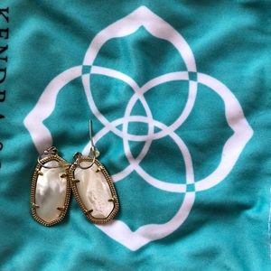 Kendra Scott Lee earrings (pearl)